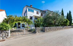 2 Bedroom Lovely Apartment In Zidarici